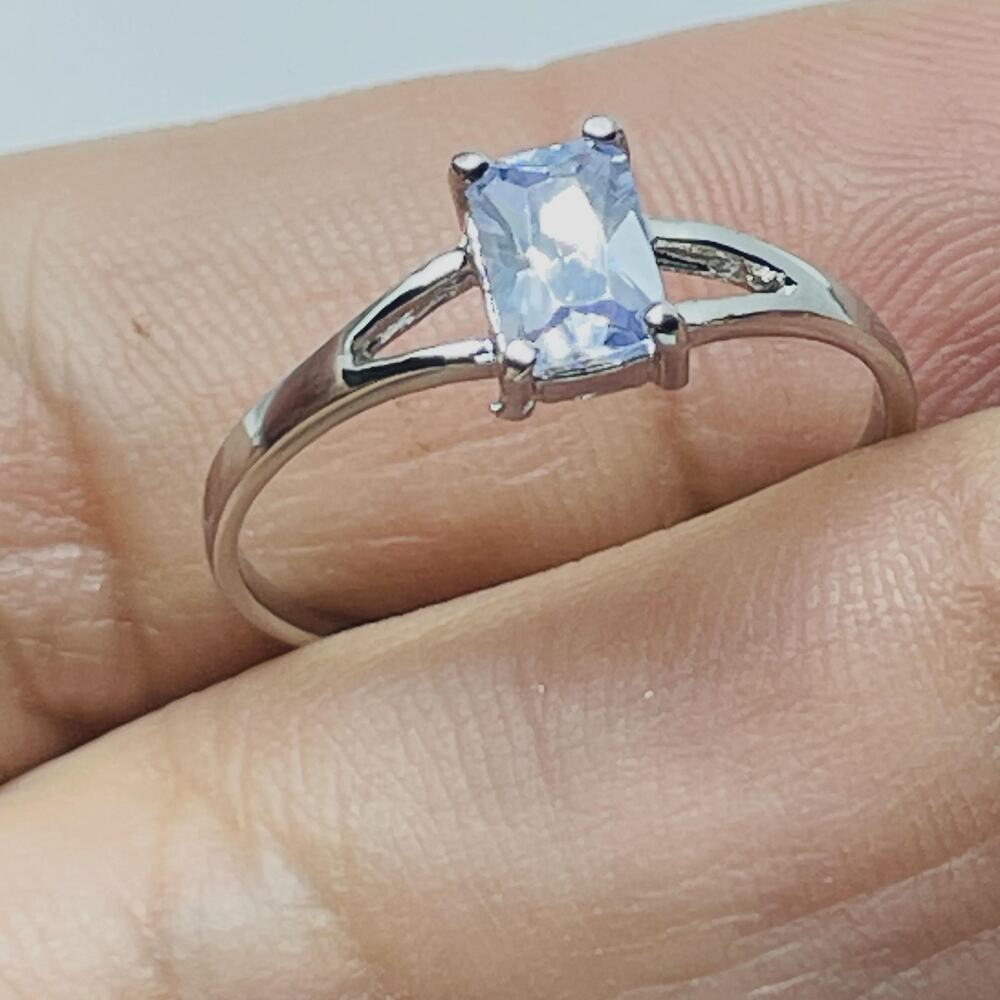 Vintage 925 Sterling Silver Lavender Cubic Zirconia Emerald Cut Solitaire Ring - Picture 4 of 11